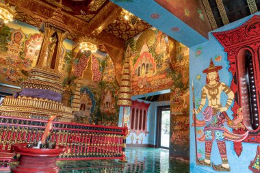 Chiang Mai, Tayland - 2 Temmuz 2018: Chiang Mai 'deki Şehir Sütun Tapınağı Inthakin Şehir Sütunu Kral Mangrai Ce tarafından Wat Sadue Mueang' da inşa edilen şehir ruhu tanrısı olarak adlandırıldı..