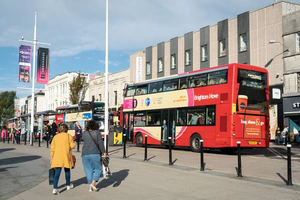 Brighton Inglaterra Octubre 2018 Parada Autobús Con Tarjeta Datos Digital — Foto de Stock