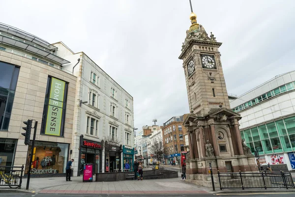 Brighton, İngiltere-18 Ekim 2018: Saat Kulesi 1888 'de Kraliçe Victoria' nın Altın Yıldönümü için inşa edilen Brighton 'un merkezinde ücretsiz olarak duran Jübile Saat Kulesi olarak adlandırıldı..