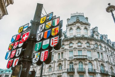 Londra, İngiltere-14 Ekim 2018: İsviçre Kanton Ağacı Konfederasyonun 26 devlet bayraklı ya da İsviçre, Leicester Meydanı, Londra Uk.