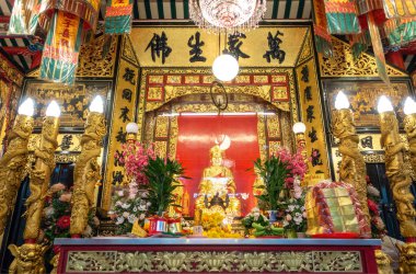 Bangkok, Tayland - 27 Ocak 2019: Tayland 'ın başkenti Bangkok' ta Çin Yeni Yılı için ünlü bir yer olan Poh Teck Tung Vakfı 'nda Tai Hong Kong Tapınağı adlı ana Çin Buda heykeli.