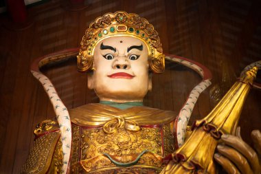 Kapıyı koruyan bir dev ya da Tayland 'ın başkenti Bangkok' taki Leng Noei Yi veya Wat Kamalawat Yaowarat 'ın dev kapılarını gözetleyen bir dev..