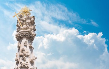 Uçsuz bucaksız mavi gökyüzü ve bulutlu gökyüzü manzara manzarası ve mavi gökyüzü arka plan