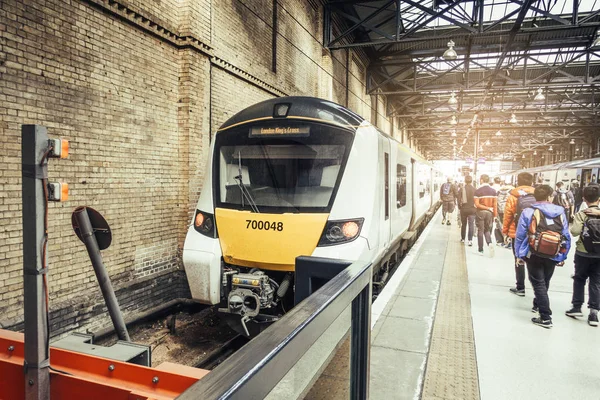 Londen Engeland Oktober 2018 Londen Metro Station Met Lokale Bevolking — Stockfoto