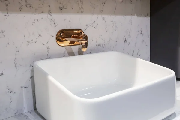 Beautiful Elegant Soft Shaped Square Sink Golden Water Tap Marble — Stock Photo, Image
