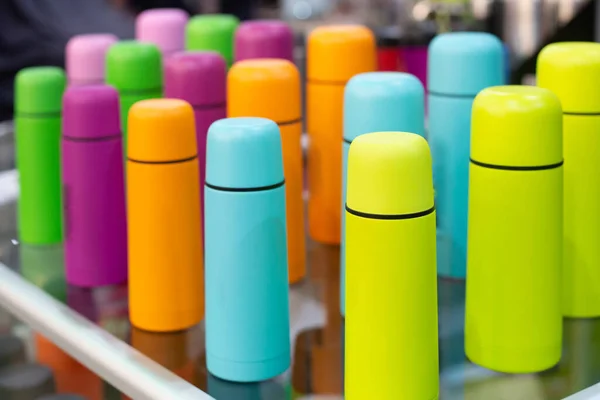 Groupe Coloré Néon Thermos Assortis — Photo