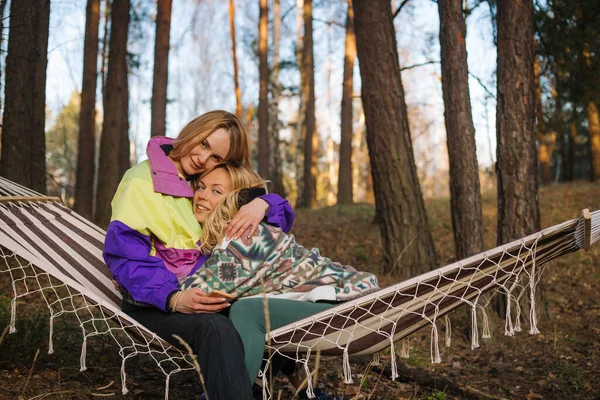 Two Cute Blonde Women Sitting Hammock Hugging Trust Support — Stock Photo, Image