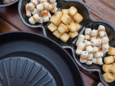 Moo Kra Ta denilen Tay tarzı Barbekü yakın çekim