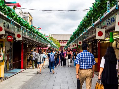 Alışveriş bölgesine Sensoji Tapınağı veya Asakusa Templetokyo, Japonya. Eylül 22, 2018.