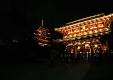 Sensoji Tapınağı veya Asakusa Templetokyo, Japonya gece zaman. Eylül 22, 2018.