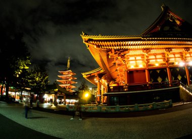 Sensoji Tapınağı veya Asakusa Templetokyo, Japonya gece zaman. Eylül 22, 2018.