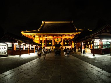 Sensoji Tapınağı veya Asakusa Templetokyo, Japonya gece zaman. Eylül 22, 2018.