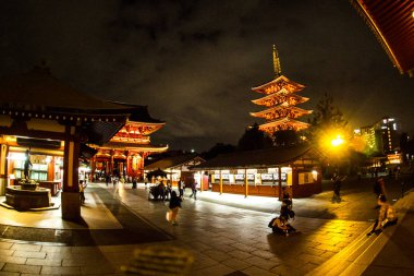 Sensoji Tapınağı veya Asakusa Templetokyo, Japonya gece zaman. Eylül 22, 2018.
