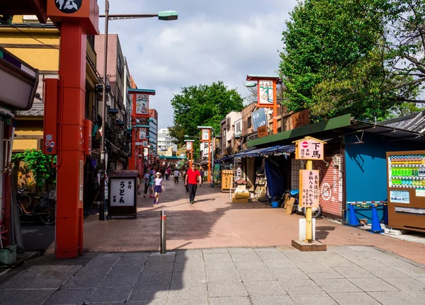 Alışveriş bölgesine Sensoji Tapınağı veya Asakusa Templetokyo, Japonya. Eylül 22, 2018.