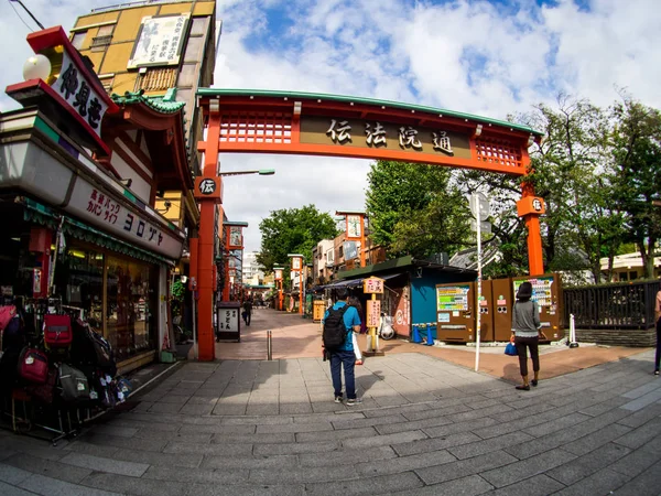 Alışveriş bölgesine Sensoji Tapınağı veya Asakusa Templetokyo, Japonya. Eylül 22, 2018.