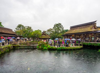 Oshino Hakkai, Wakuike, Fuji beş göl bölgesi, Japonya - Eylül 2018 küçük bir köyde.