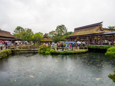 Oshino Hakkai, Wakuike, Fuji beş göl bölgesi, Japonya - Eylül 2018 küçük bir köyde.