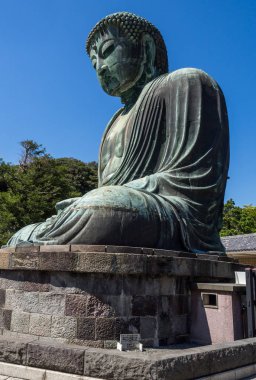 Kotoku-in Tapınağı: büyük Buda, Kamakura, Kanto bölgesi, Japonya. Tapınağın büyük Buda veya Daibutsu için ünlüdür.