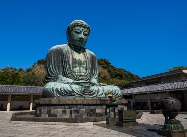 Kotoku-in Tapınağı: büyük Buda, Kamakura, Kanto bölgesi, Japonya. Tapınağın büyük Buda veya Daibutsu için ünlüdür.