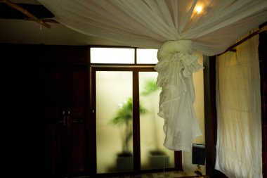 Evde cibinlik li çağdaş yatak odası