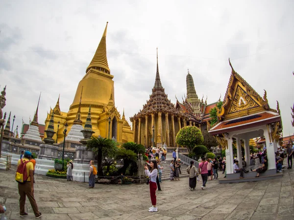 Grande palácio e bainha de Wat phra em Bangkok, Tailândia, maio de 2019 — Fotografia de Stock