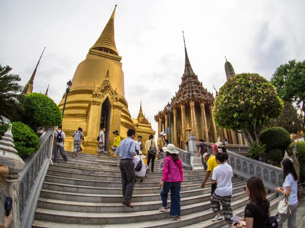 Grande palácio e bainha de Wat phra em Bangkok, Tailândia, maio de 2019 — Fotografia de Stock