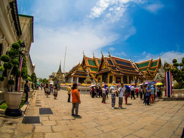 Grande palácio e bainha de Wat phra em Bangkok, Tailândia, maio de 2019 — Fotografia de Stock