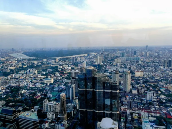 BANGKOK, TAILÂNDIA-JAN, 2019 - O Rei Poder Mahanakhon Skywalk . — Fotografia de Stock