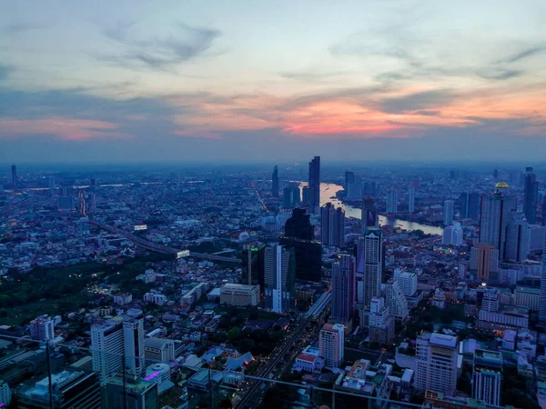 BANGKOK, TAILÂNDIA-JAN, 2019 - O Rei Poder Mahanakhon Skywalk . — Fotografia de Stock