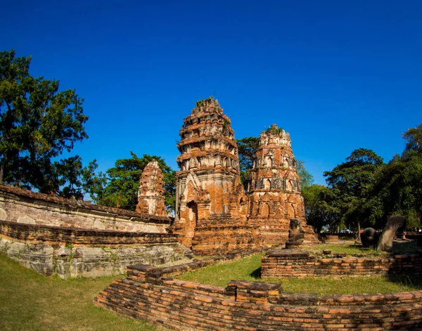 Wat Mahathat, the old temple in Ayutthaya historical park, Thailand — стоковое фото