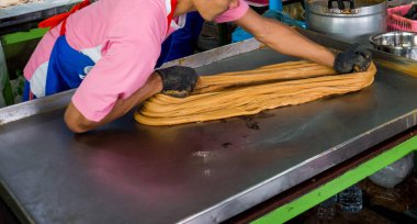 Roti Saimai veya Tay pamuk şeker burrito gözleme