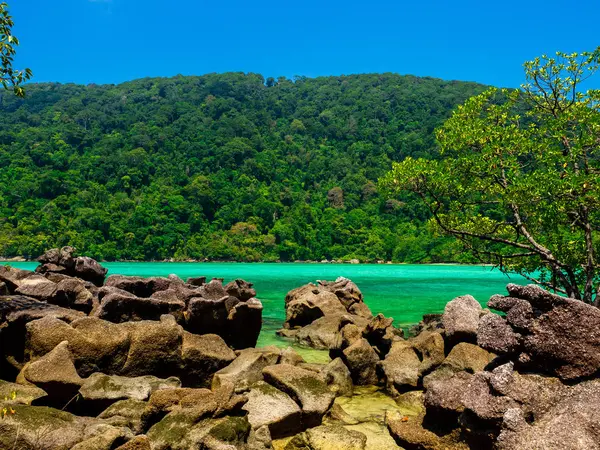 Praia em Mu Koh Surin ou Surin Island, Tailândia — Fotografia de Stock