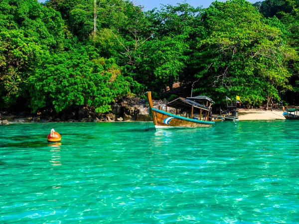 Tourist Boat to snorkeling na wyspie Surin, Tajlandia: 201 marca — Zdjęcie stockowe