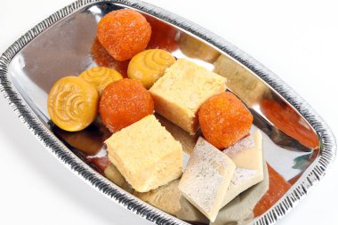 Laddu laddoo motichoor bundi Soan papdi papri shonpapri selçuk shondesh geleneksel Bengalli tatlılar 