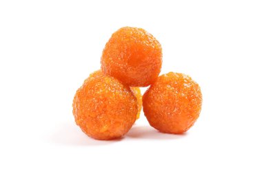 Laddu laddoo tatlı motichoor bundi beyaz arka plan üzerinde 
