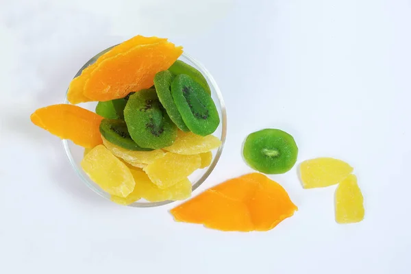 Trocken Konservierte Grüne Kiwi Ananas Reife Fruchtscheiben Bunt Süß Glasschale — Stockfoto