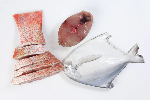 Білий Pomfret Риби Red Snapper Іспанський Скумбрія Чистити Окалини Degutted — стокове фото