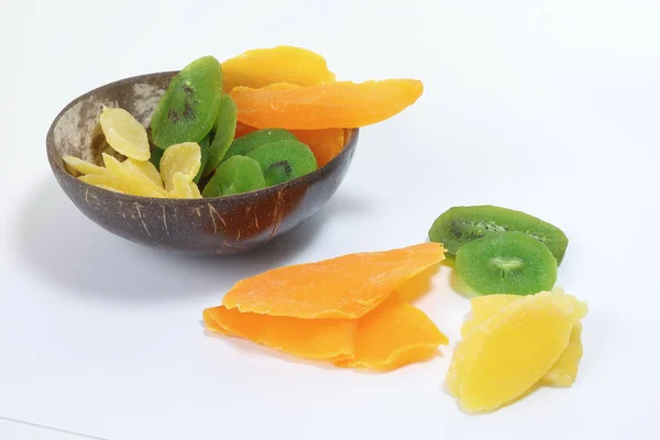 Trocken Konservierte Grüne Kiwi Ananas Reife Fruchtscheiben Bunt Süß Kokosnussschale — Stockfoto