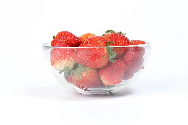 Rote Reife Erdbeere Glasschale Auf Weißem Hintergrund — Stockfoto