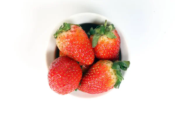 Rote Reife Erdbeere Kleiner Weißer Glasschüssel — Stockfoto