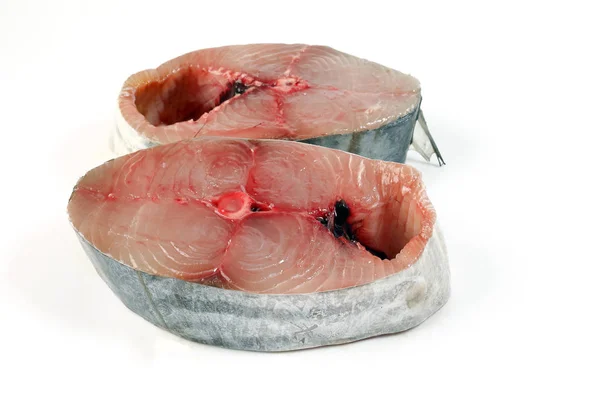 Spaanse Makreel Vissen Ikan Tenggiri Stukken Kipfilet Witte Achtergrond — Stockfoto
