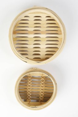 Tahta bambu Dim Sum Buharlı Buharlı beyaz arka plan 