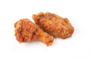 Beyaz arka plan üzerinde Derin Kızarmış Tavuk Wings Drumstick Nuggets Patlamış mısır 