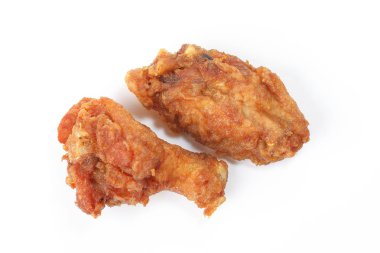 Beyaz arka plan üzerinde Derin Kızarmış Tavuk Wings Drumstick Nuggets Patlamış mısır 