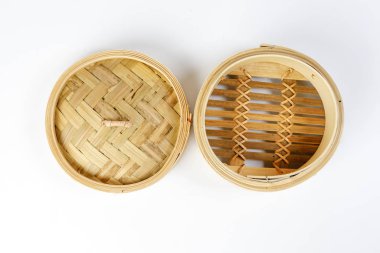 Beyaz arka plan biberiye Bitkisi yeşil kokulu şube 