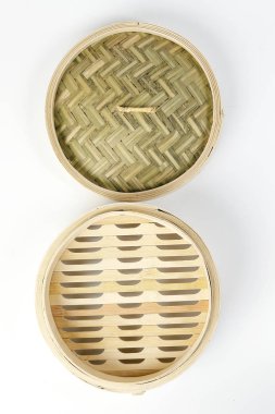 Tahta bambu Dim Sum Buharlı Buharlı beyaz arka plan 