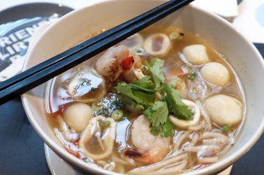 Kasede Tay deniz ürünleri şehriye çorbası 