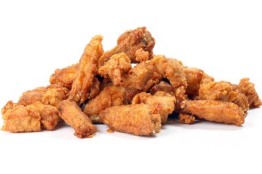 Beyaz arka plan üzerinde Derin Kızarmış Tavuk Wings Drumstick Nuggets Patlamış mısır 