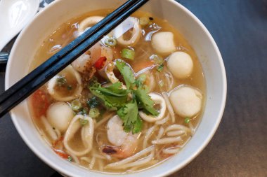 Kasede Tay deniz ürünleri şehriye çorbası 