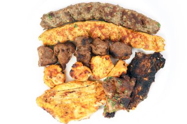 Karışık kömür ızgara tabak tavuk sığır eti koyun eti şiş kebap tawook orta doğu Arap 